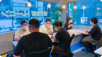 会議をするビジネスマン